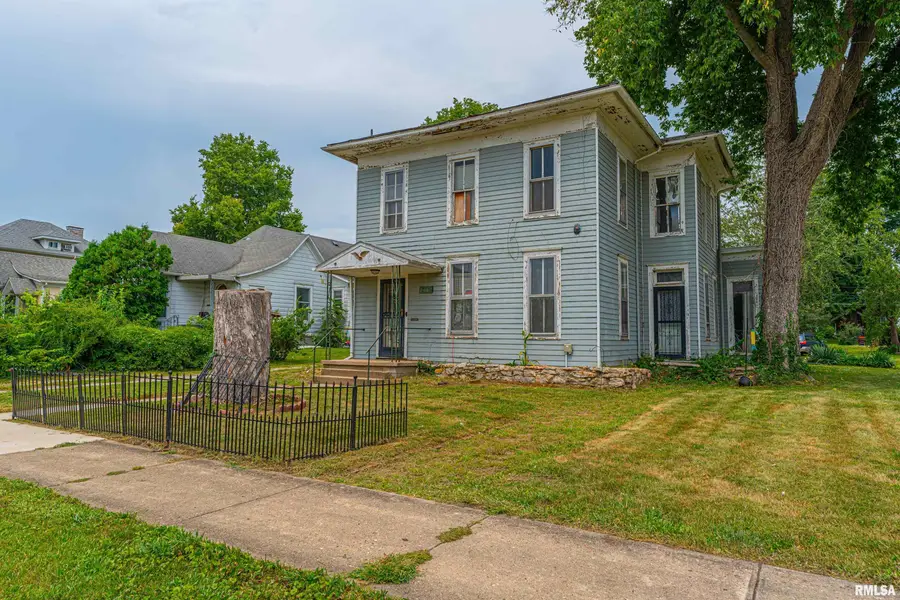 218 8th Street, Lincoln, IL 62656 - #2