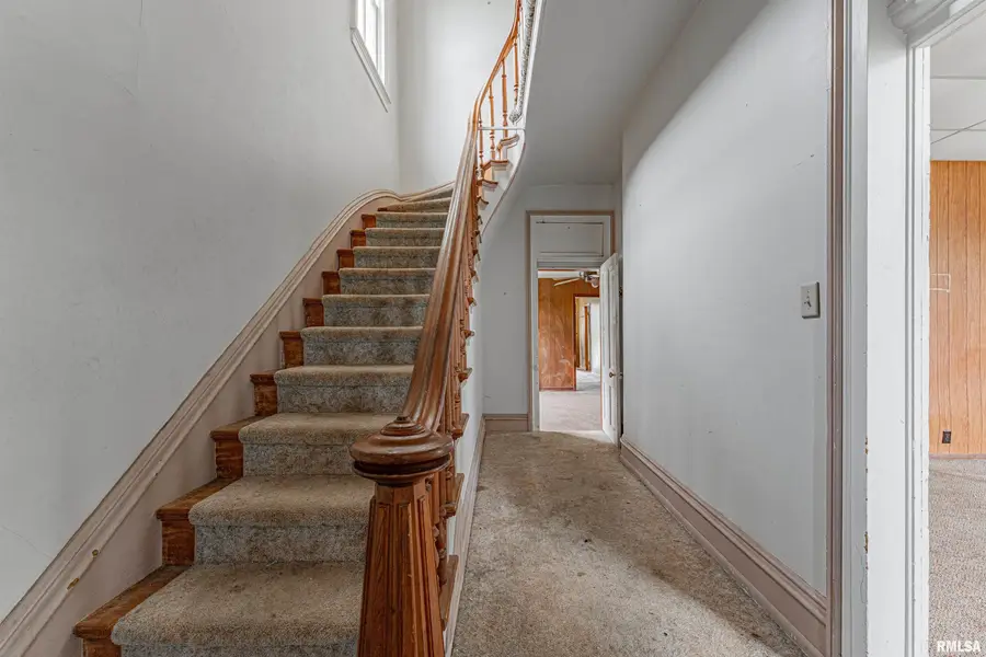 218 8th Street, Lincoln, IL 62656 - #3