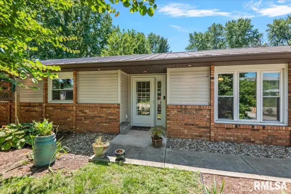 644 Magnolia Drive, Chatham, IL 62629