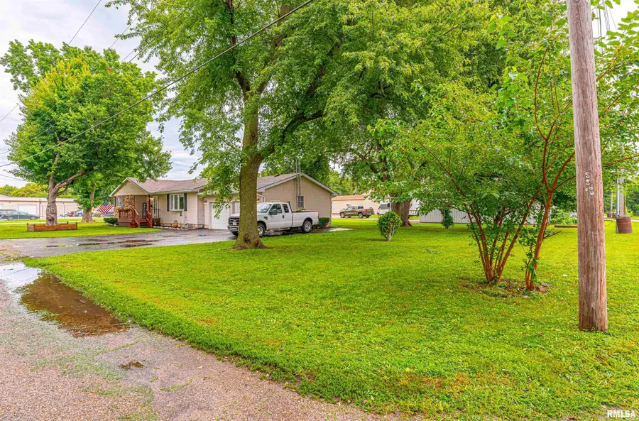 205 S Moose Street, Mason City, IL 62664 - #3
