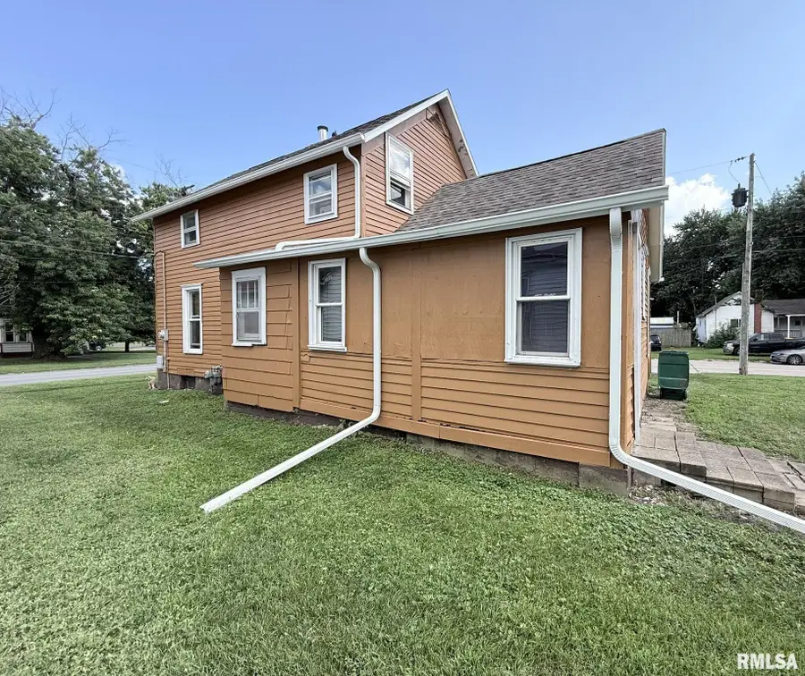 708 S Chambers Street, Galesburg, IL 61401 - #3