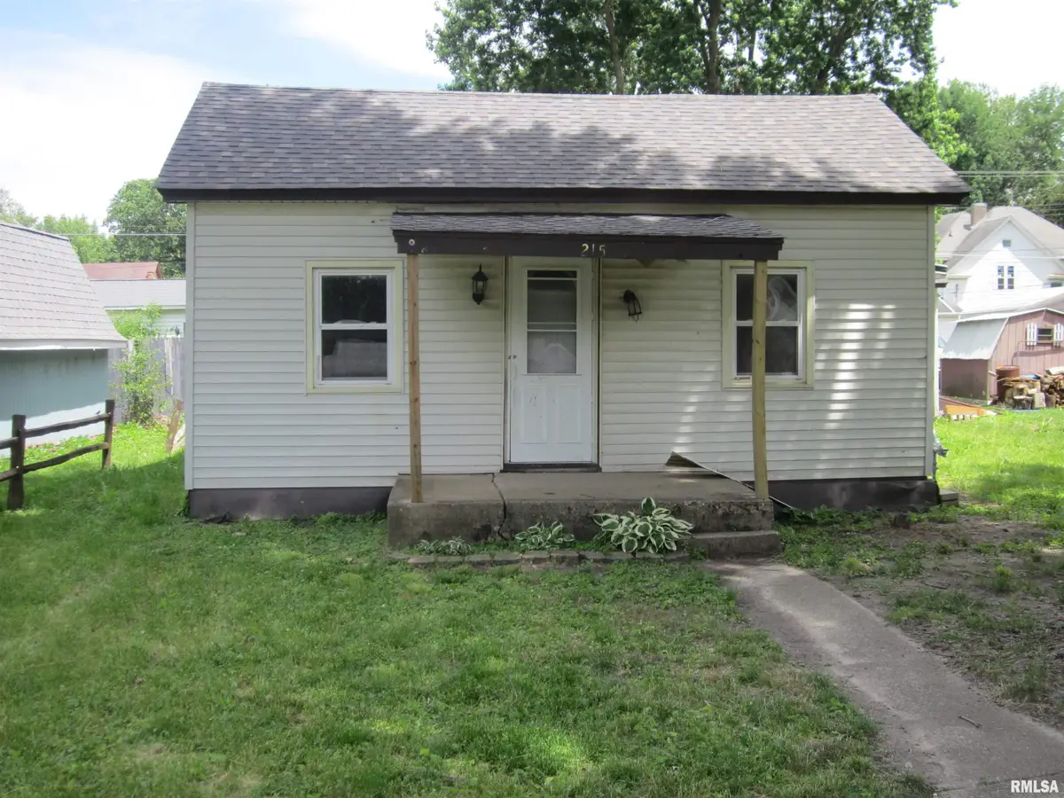 215 N Menard Street, Mason City, IL 62664 - #1
