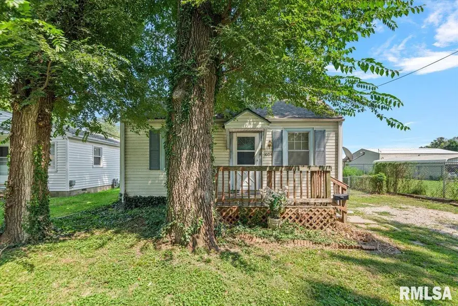 3004 S Hoover Street, Springfield, IL 62703 - #2