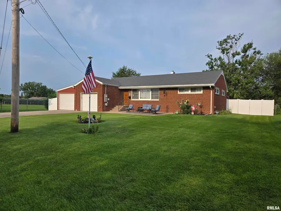 170 S Pleasant Avenue, Galesburg, IL 61401 - #2