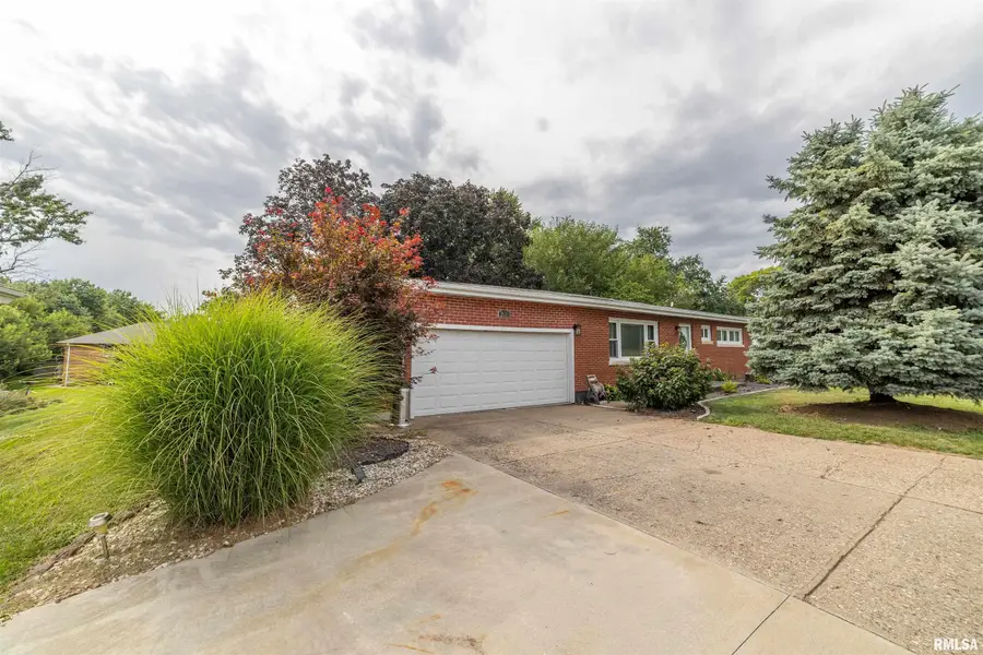 2631 N 12th Street, Quincy, IL 62305 - #2