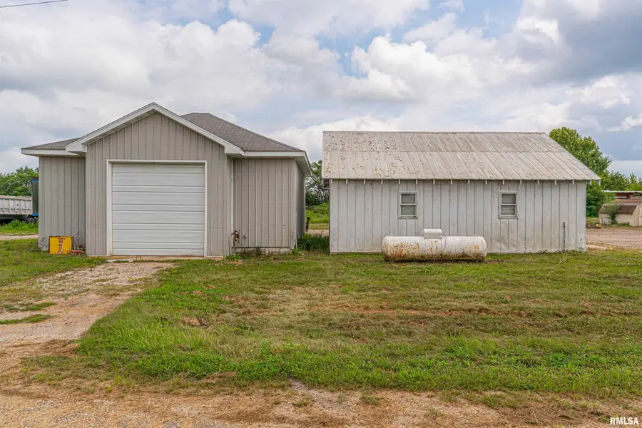 415 S Garden Street, Mount Pulaski, IL 62548 - #2