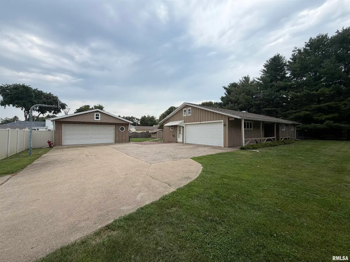975 Johnston Street, Galesburg, IL 61401 - #1