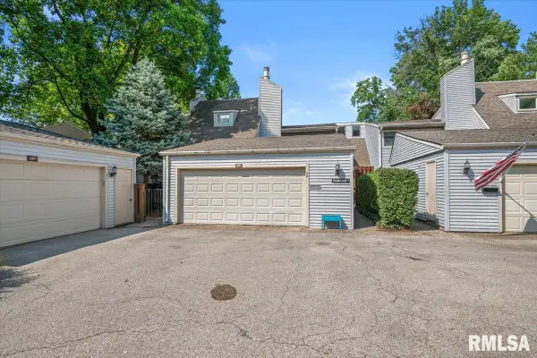 38 Country Place, Springfield, IL 62703