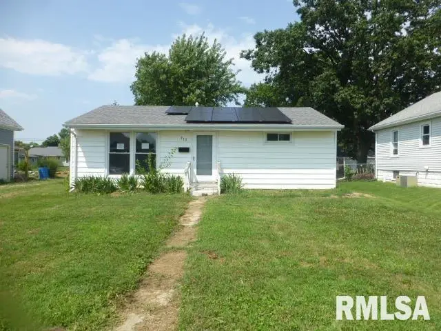 713 W England Street, Taylorville, IL 62568 - #1