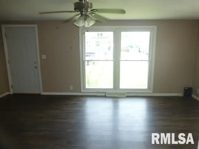 713 W England Street, Taylorville, IL 62568 - #2