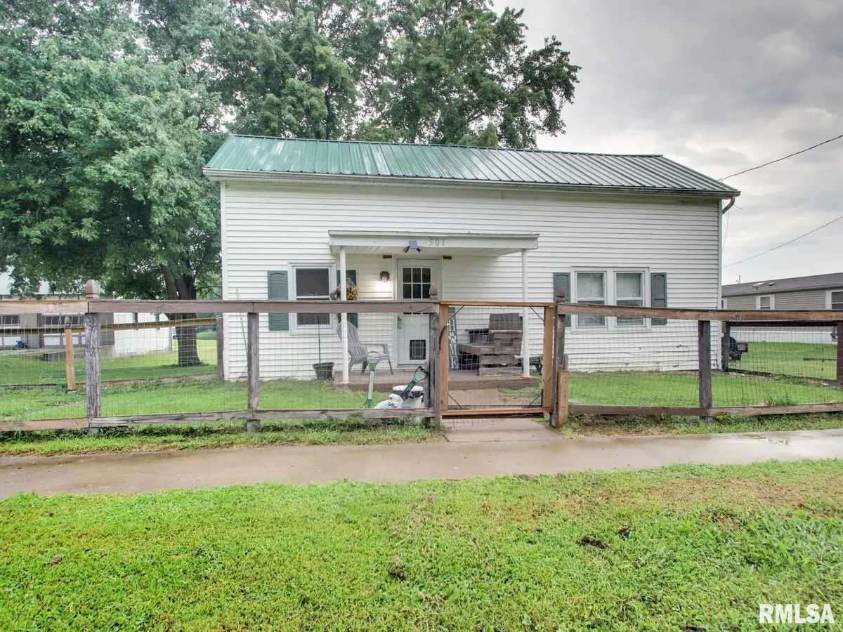501 N Chestnut Street, Mendon, IL 62351 - #1