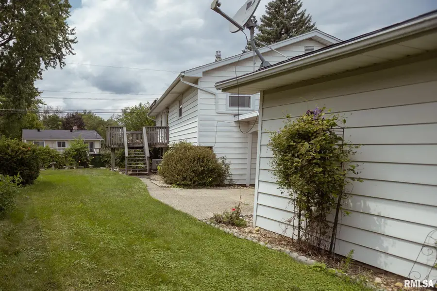 1206 8th Avenue, Silvis, IL 61282 - #3
