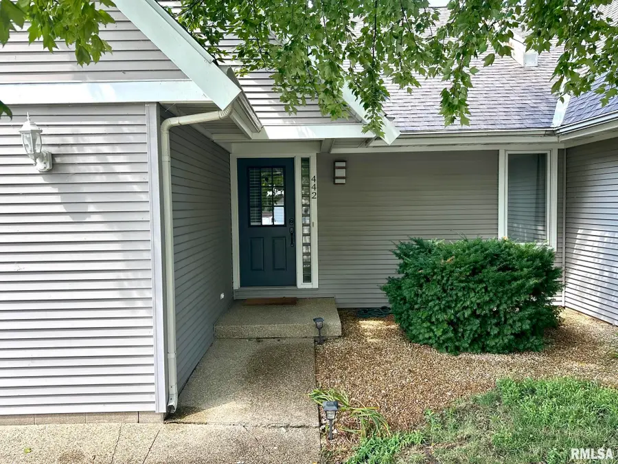 442 E Court Street, Jacksonville, IL 62650 - #2