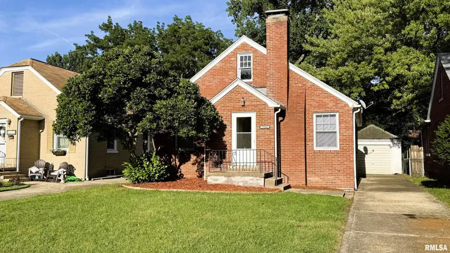2104 S Whittier Avenue, Springfield, IL 62704 - #2