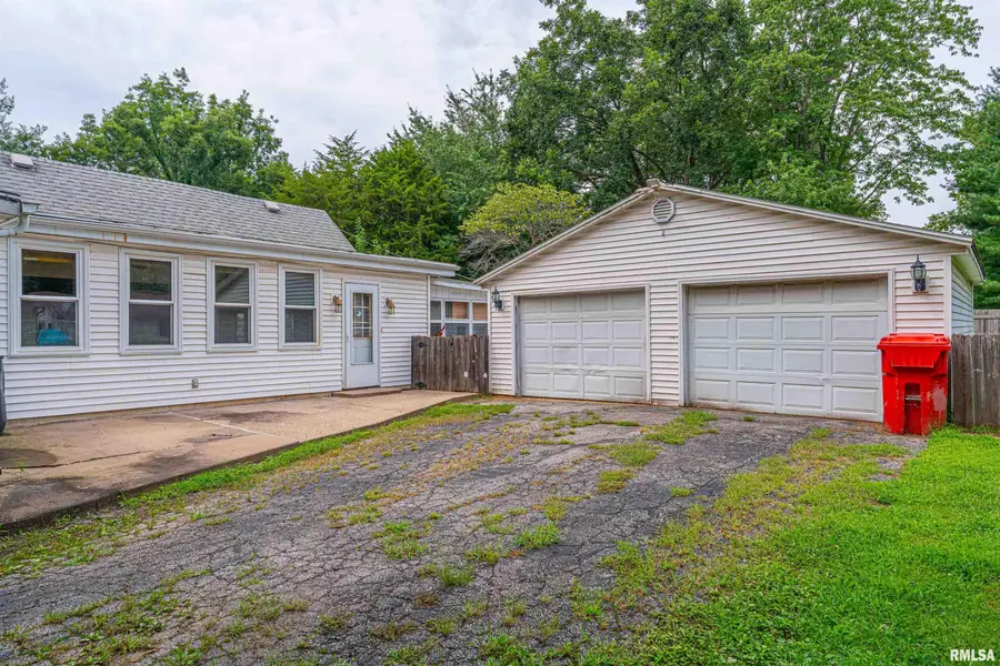 603 W Jackson Street, Athens, IL 62613 - #2