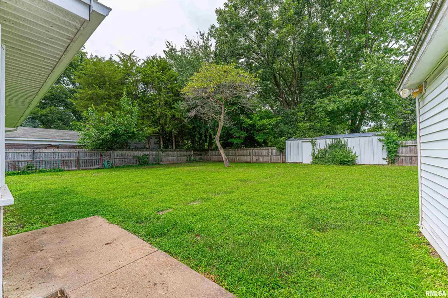 603 W Jackson Street, Athens, IL 62613 - #3