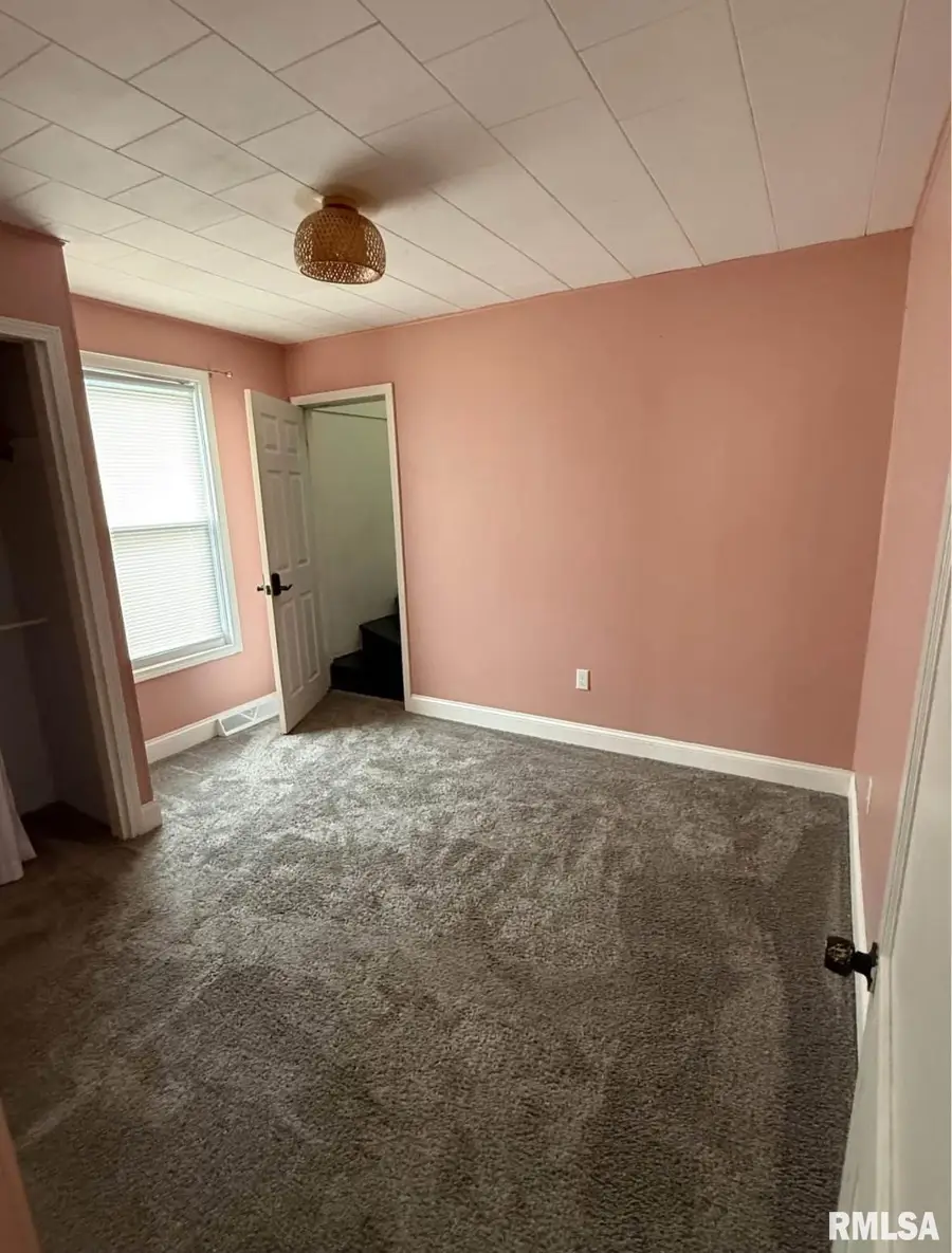 927 S 22nd Street, Quincy, IL 62301 - #3