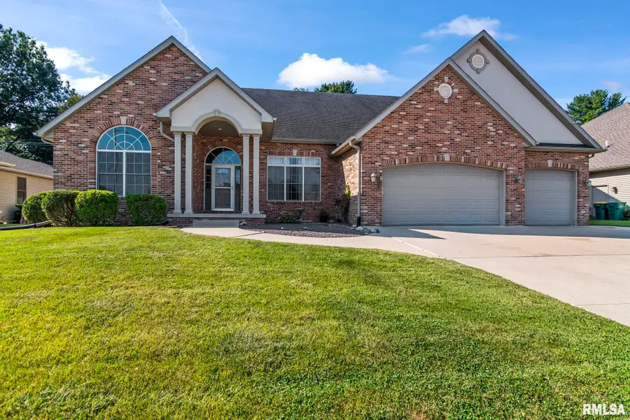 2312 W Laurel Avenue, Springfield, IL 62704 - #2