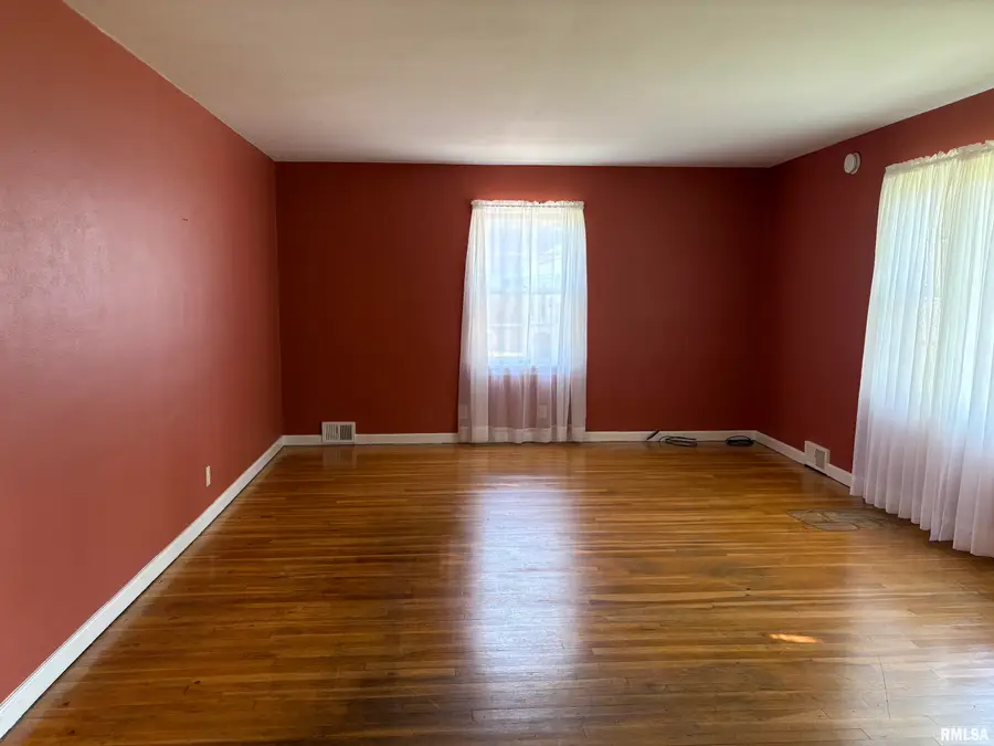1423 S East Street, South Jacksonville, IL 62650 - #2