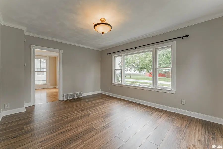 120 E Mccormick Avenue, Emden, IL 62635 - #3