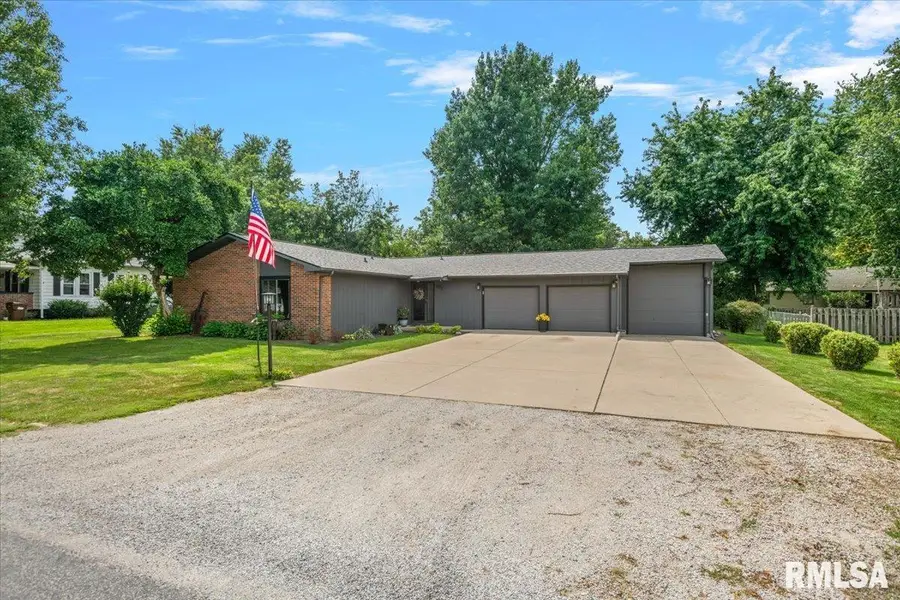 903 6th Street, Pawnee, IL 62558 - #2