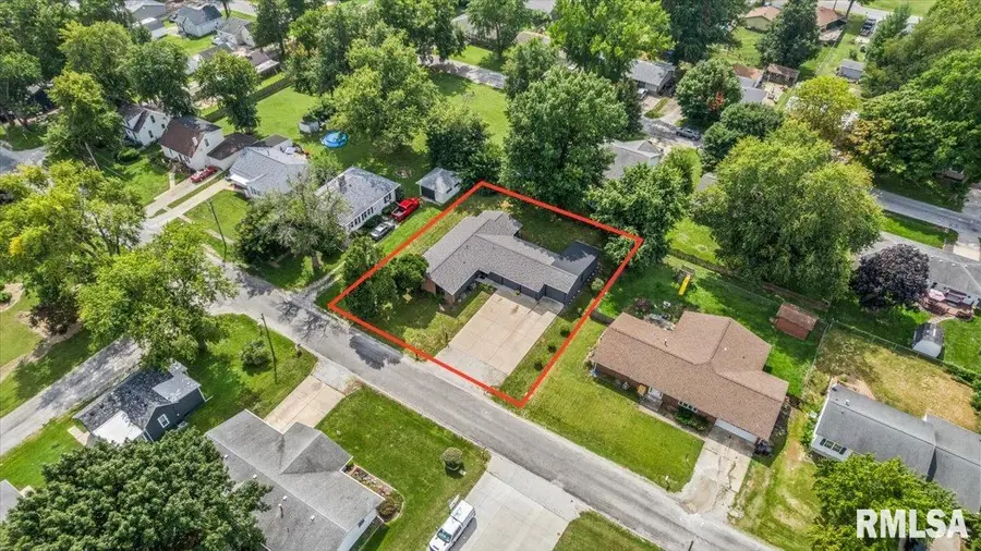 903 6th Street, Pawnee, IL 62558 - #3