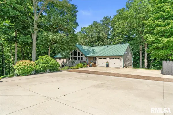 5626 Irwin Bridge Road, Pleasant Plains, IL 62677-3938
