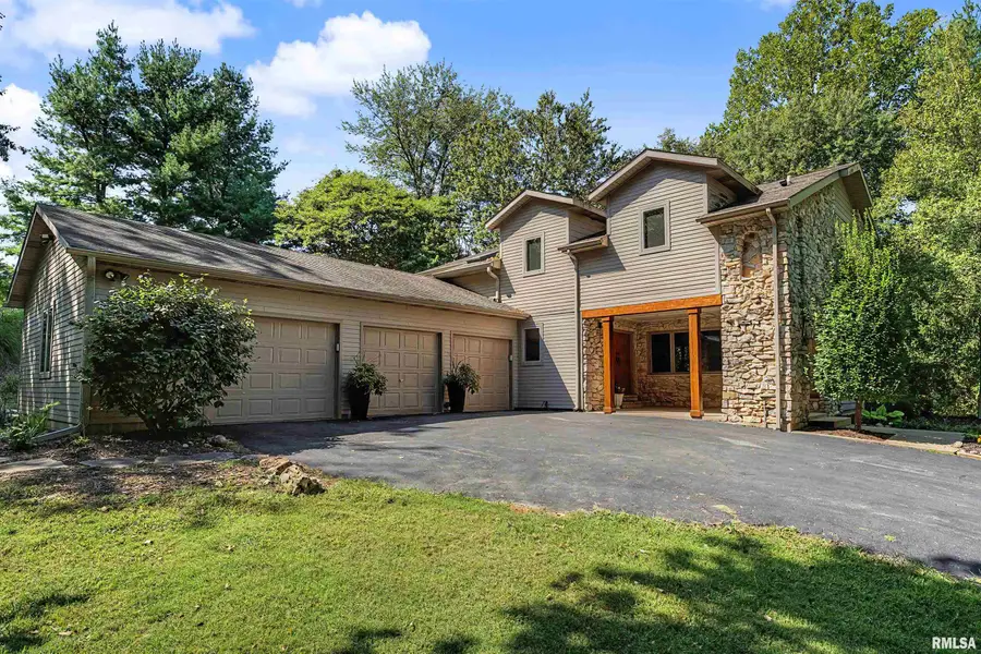 5388 Smith Road, Pleasant Plains, IL 62677 - #2