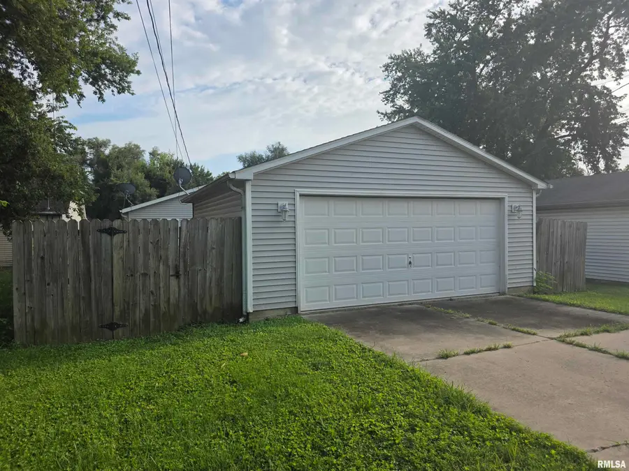 1405 E Edwards Street, Springfield, IL 62703 - #3