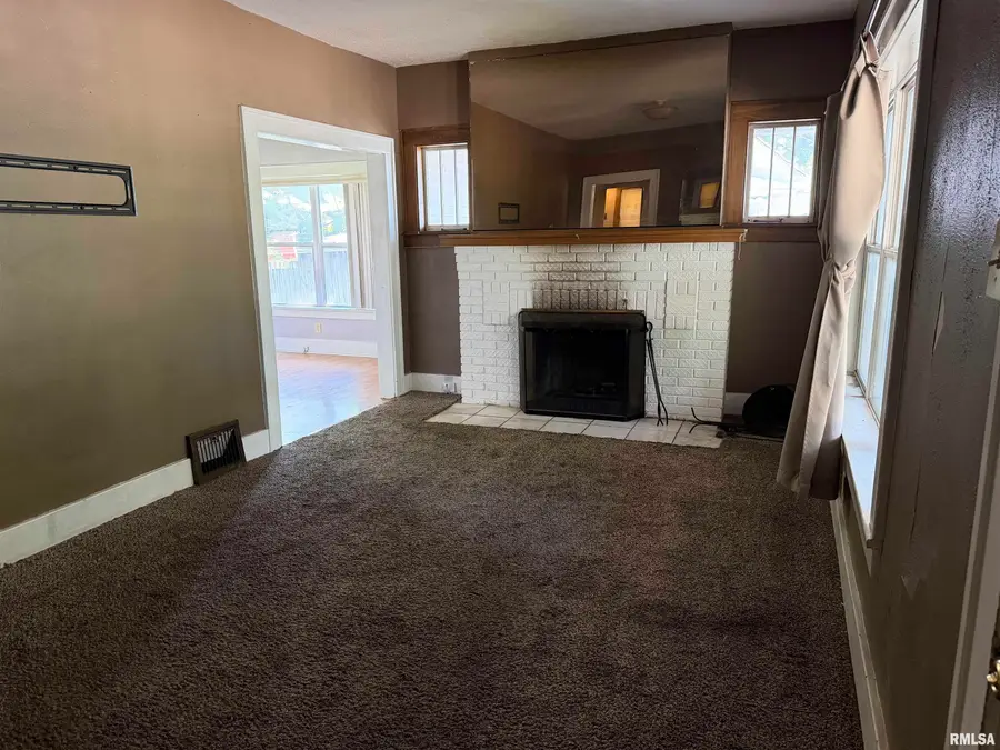619 E Oak Street, Springfield, IL 62703 - #2