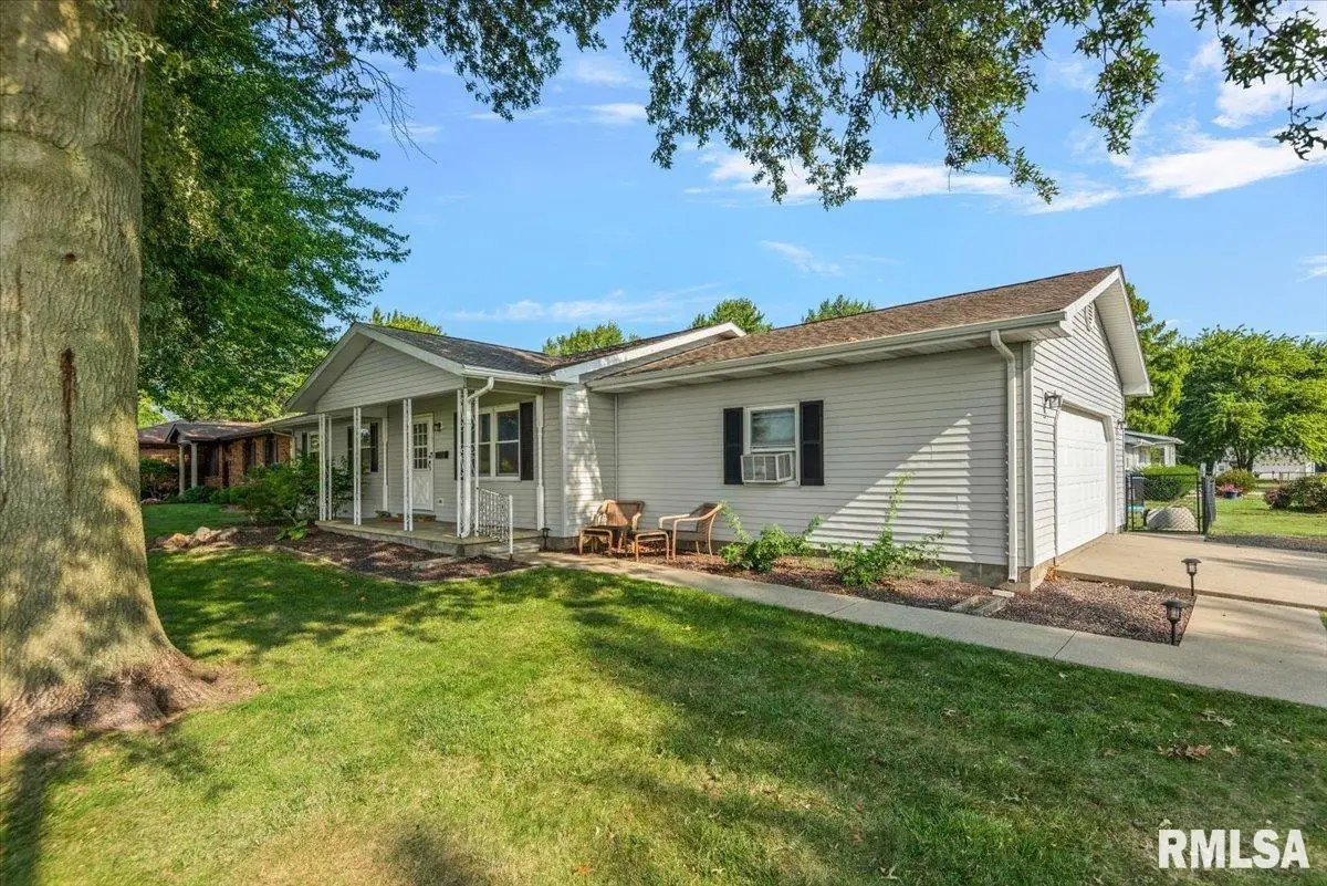 703 E Holden Street, Virden, IL 62690 - #1