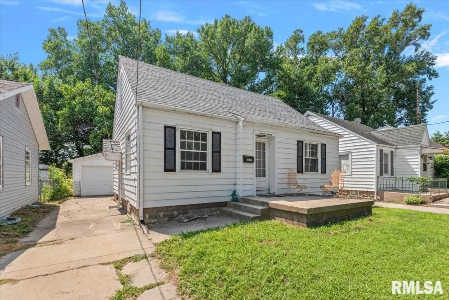 1320 E Stanford Avenue, Springfield, IL 62703 - #2