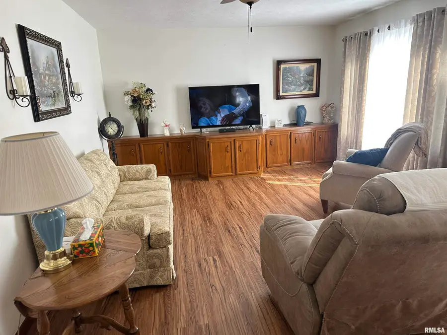 620 Blackhills Drive, Taylorville, IL 62568 - #2