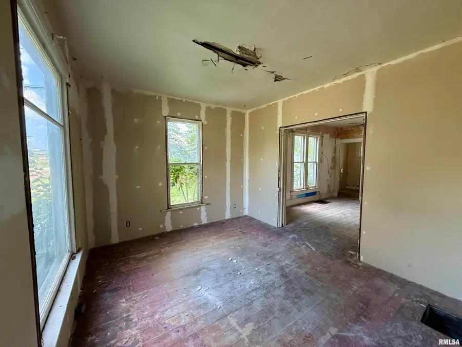 260 W 1st Street, Galesburg, IL 61401 - #3