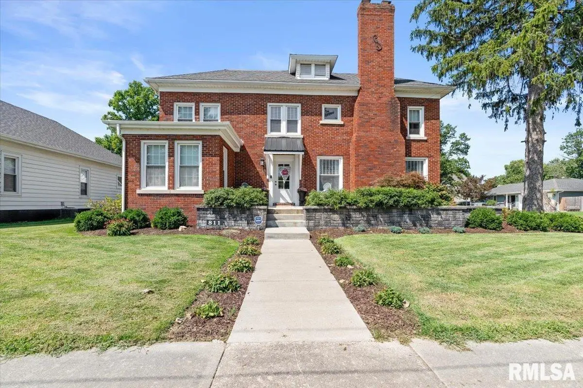 811 4th Street, Pawnee, IL 62558 - #1