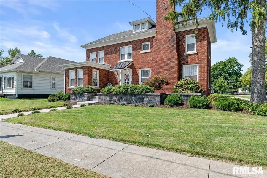 811 4th Street, Pawnee, IL 62558 - #3