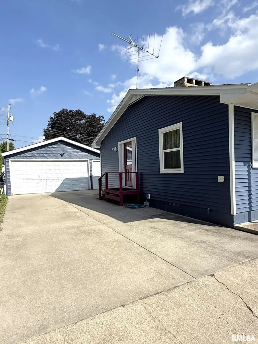 1633 N Farnham Street, Galesburg, IL 61401 - #2