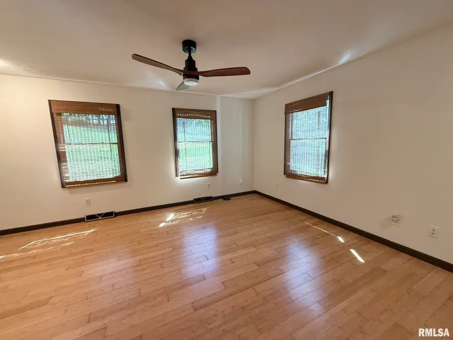 324 W Harris Street, Petersburg, IL 62675 - #3
