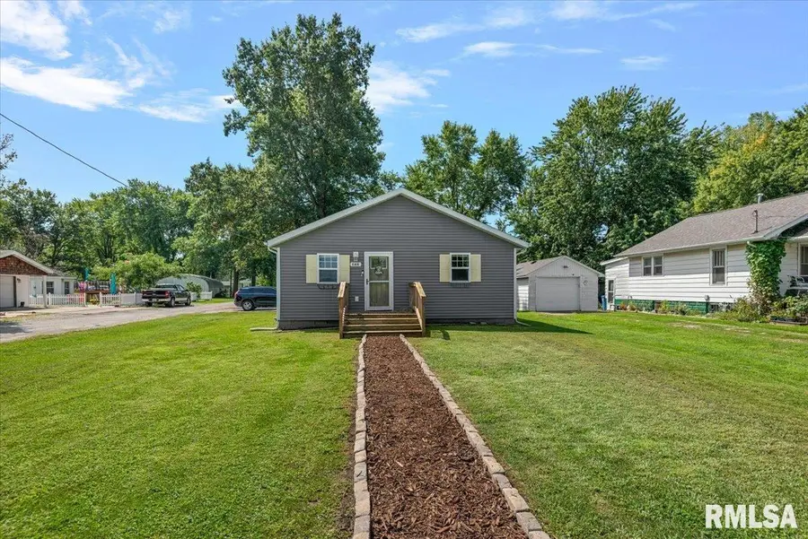 1500 W Gilpin Street, Taylorville, IL 62568 - #3