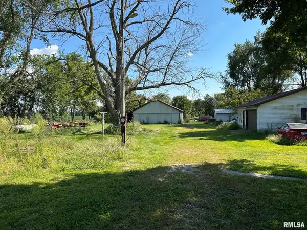 1950 E 2820 N Road, Osbernville, IL 62513
