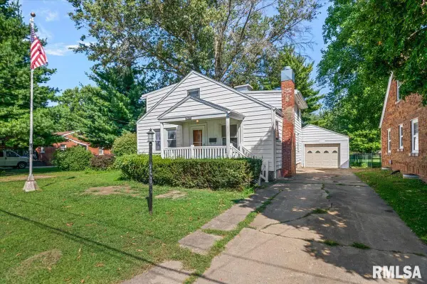 2619 E Keys Avenue, Grandview, IL 62702