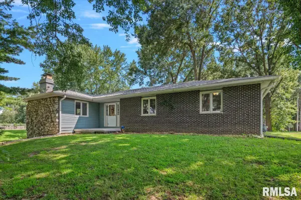 10086 Wics Road, Dawson, IL 62520