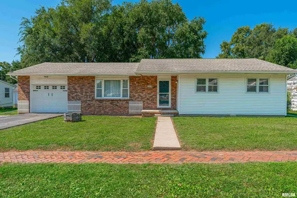 209 N Dauphin Street, Chestnut, IL 62518