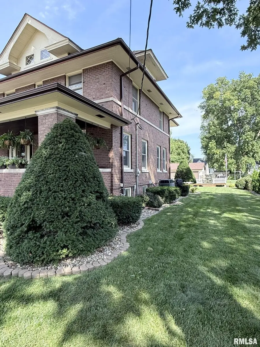 1121 N Kellogg Street, Galesburg, IL 61401 - #2