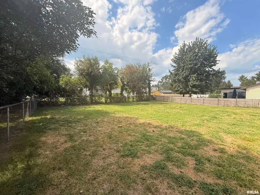 2099 Barding Avenue, Decatur, IL 62526 - #2