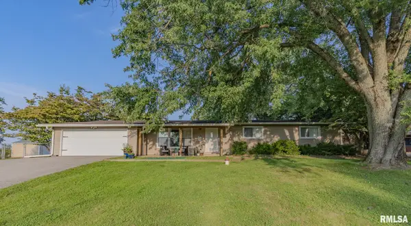 15556 N Park Place, Petersburg, IL 62675