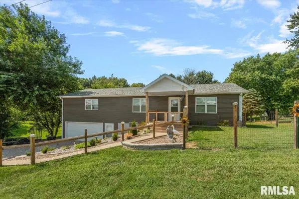 1607 Vineyard Hills Road, Petersburg, IL 62675