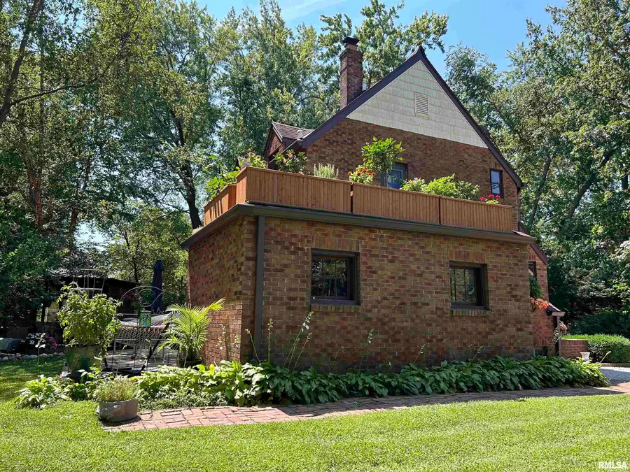 212 S 8th Street, Riverton, IL 62561 - #3