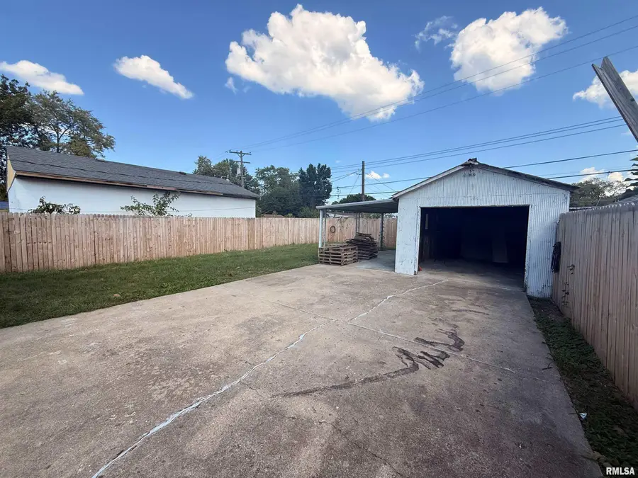 2716 S Walnut Street, Springfield, IL 62704 - #3