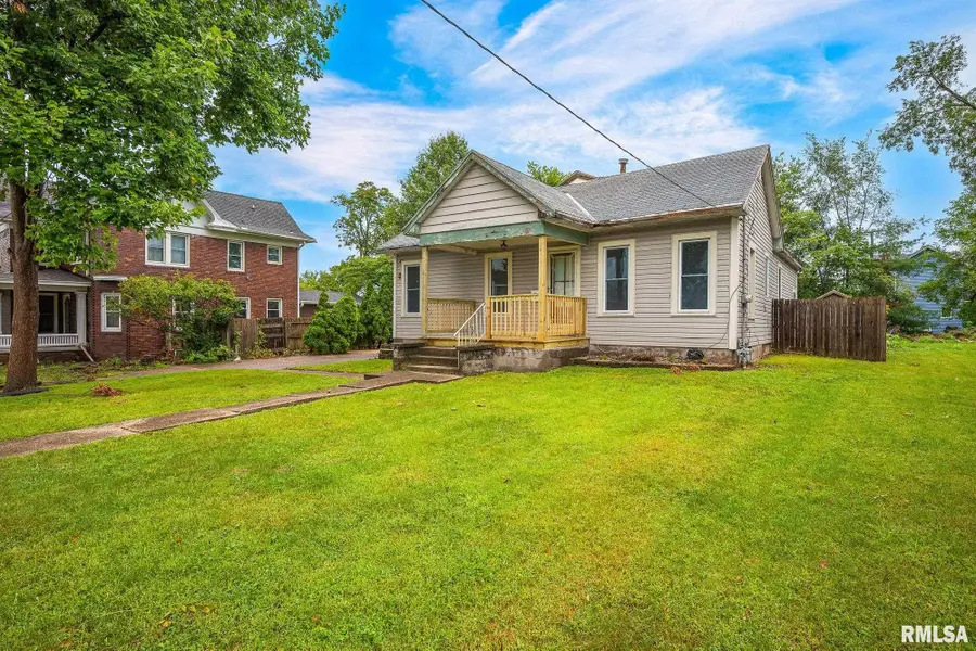 221 S 4th Street, Monmouth, IL 61462 - #2
